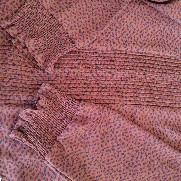 Apt. 9 Large Blouse with Pleated Front Panel and Ruffle Neck and Sleeves - Picture 5 of 7